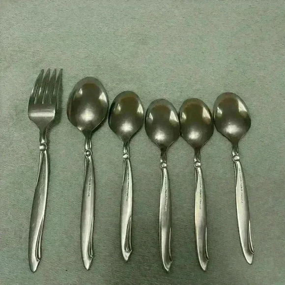 Lot 6 Pcs Oneida WM A Rogers Shoreline Flatware Serving/Table/Tea Spoons/Fork - Picture 3 of 3